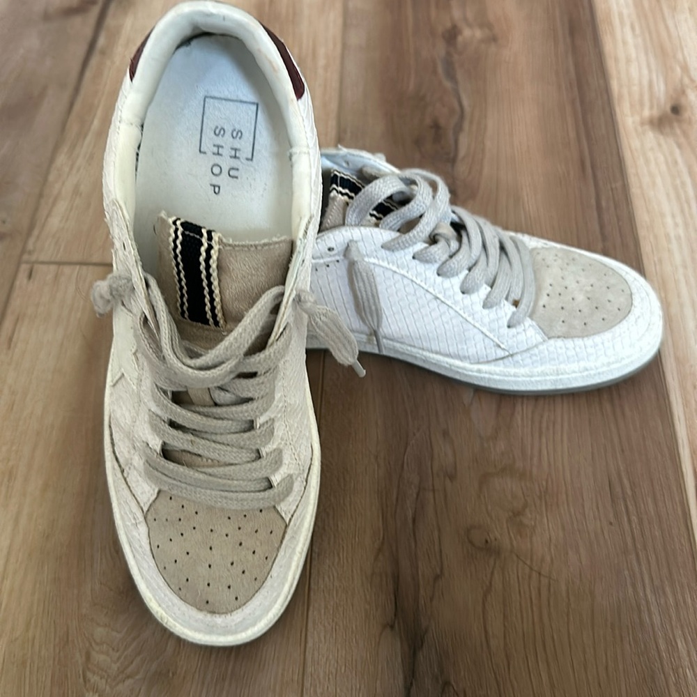 ShuShop Women's Cream & White Lace-Up Sneakers